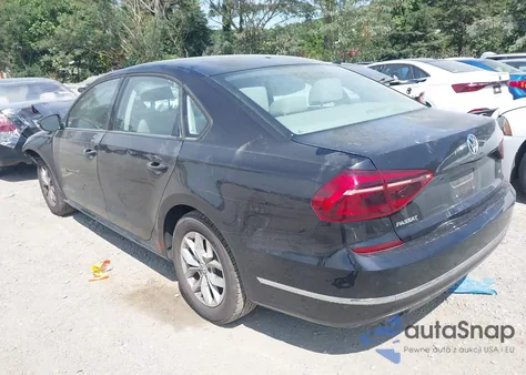 2018 Volkswagen Passat 2.0T R-Line/2.0T S z USA, uszkodzony, nr VIN 1VWAA7A3XJC027187